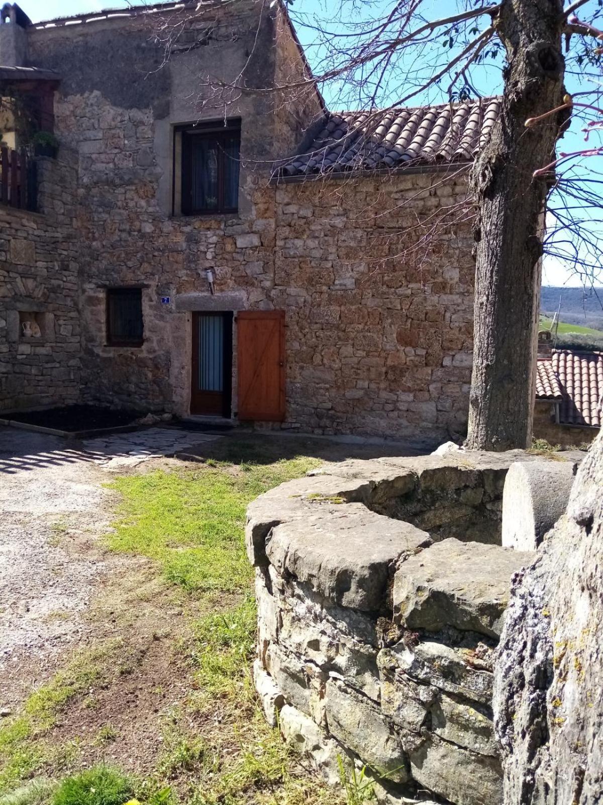 Gite Le Jaya Saint-Georges-de-Luzencon Экстерьер фото
